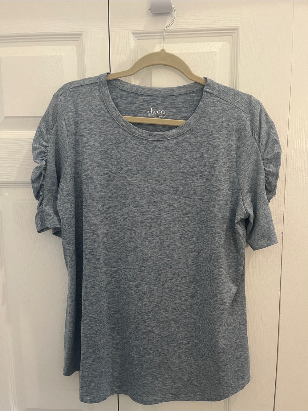 d&co Active Heather Slate Short Sleeve Ruched Tee